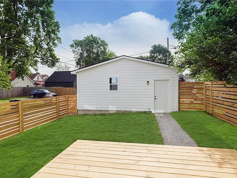 921 Laurel St — Photo 19