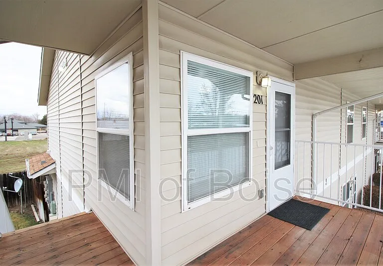 8931 W Irving St #201 — Photo 15