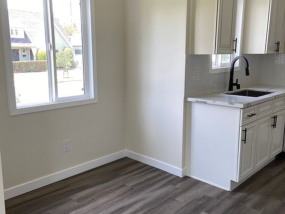5th image of 3672 Greenfield Ave