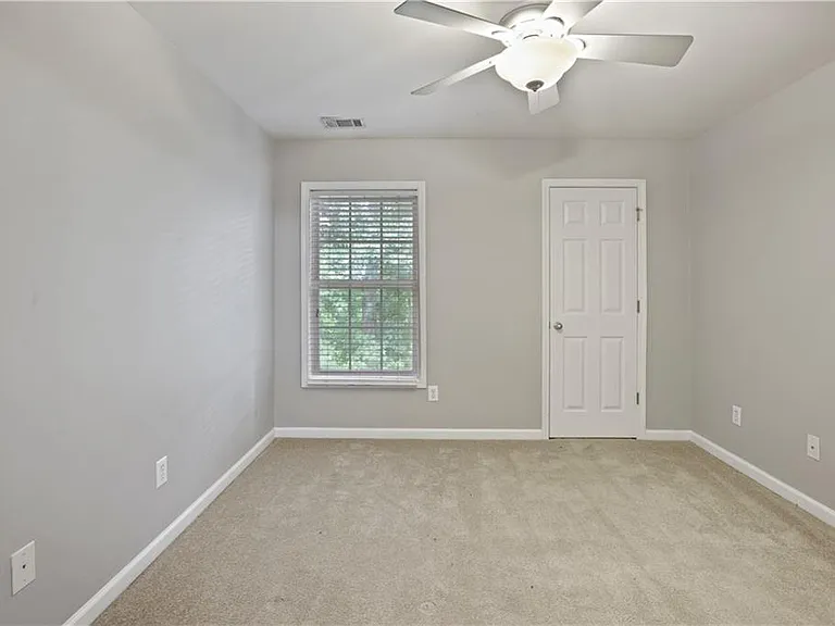 720 Surrey Park Pl SE — Photo 20