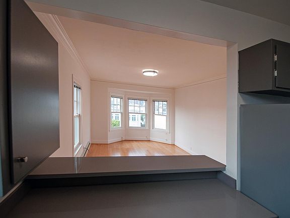 2nd image of 2240 Lombard St APT 201