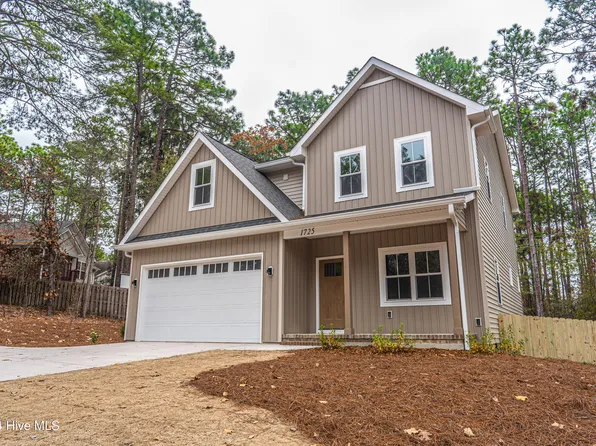 1725 Longleaf Drive E, Pinehurst, NC 28374