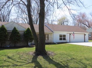S76W19371 Prospect Dr, Muskego, WI 53150