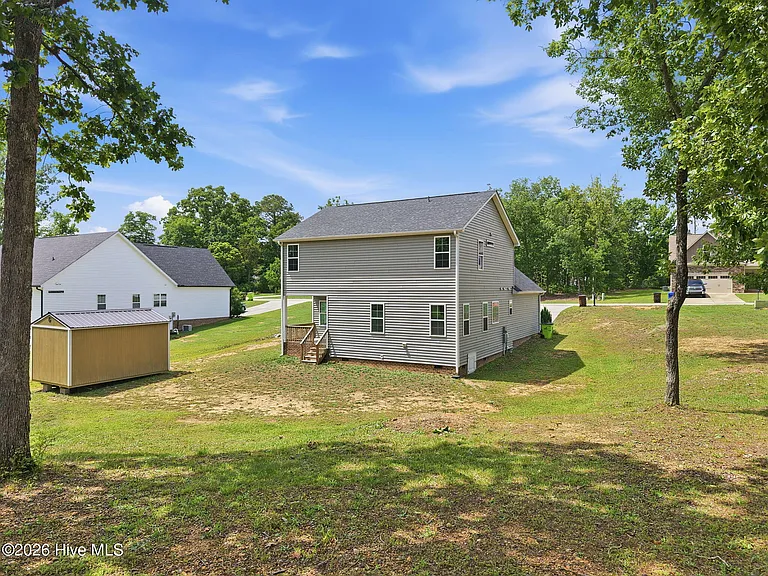 105 Village Dr — Photo 11