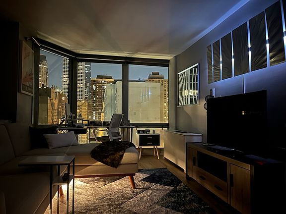 5th image of 21 W Goethe St APT 17H