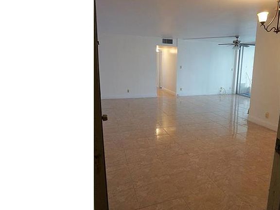 3rd image of 920 NE 199th St APT 215