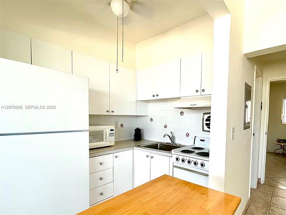 4th image of 3177 S Ocean Dr APT 321