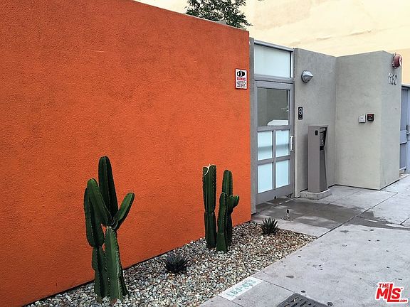 5th image of 1130 S Flower St APT 117