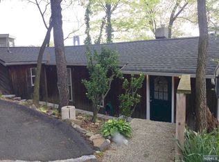 29 Annett Ave, Edgewater, NJ 07020