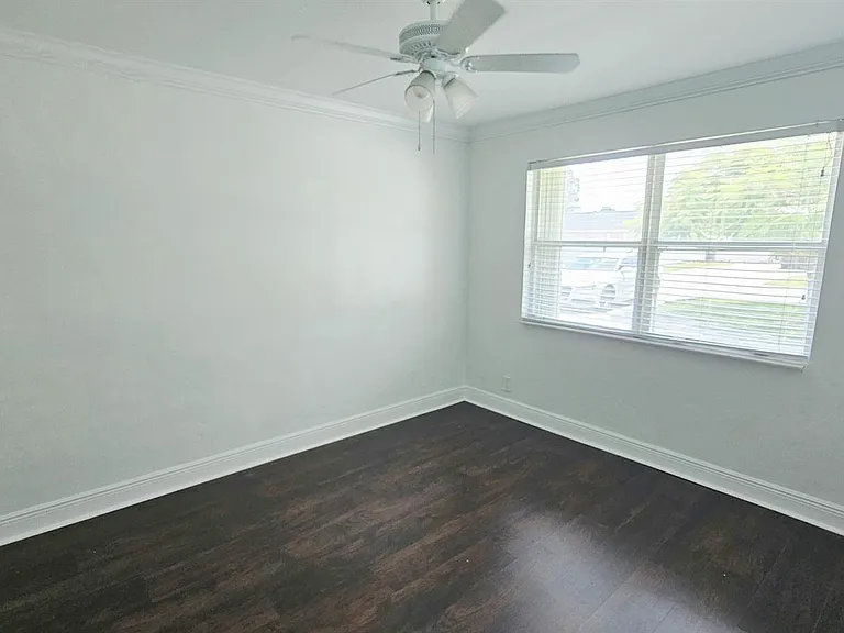 911 Burch Dr — Photo 25
