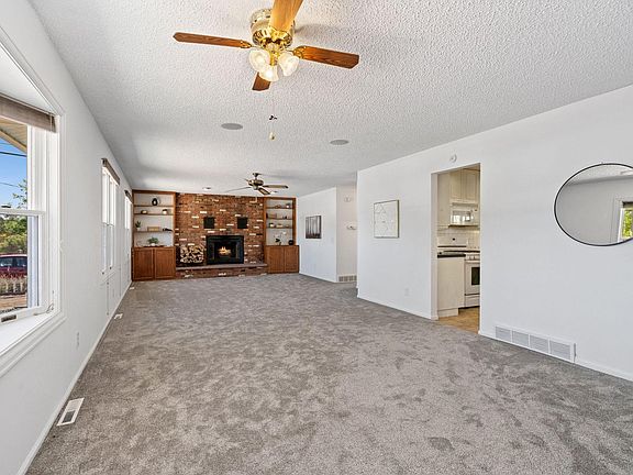 3rd image of 921 Shortleaf Ct