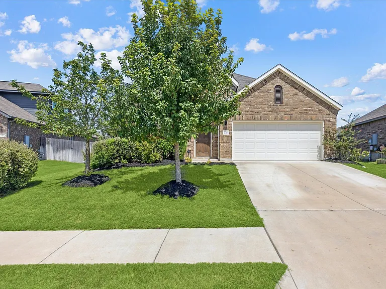 232 Natchez Dr — Photo 1