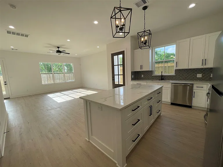 6412 Highland Pine Ln — Photo 3