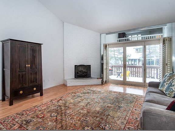 4th image of 15 Sherwood Ct #15