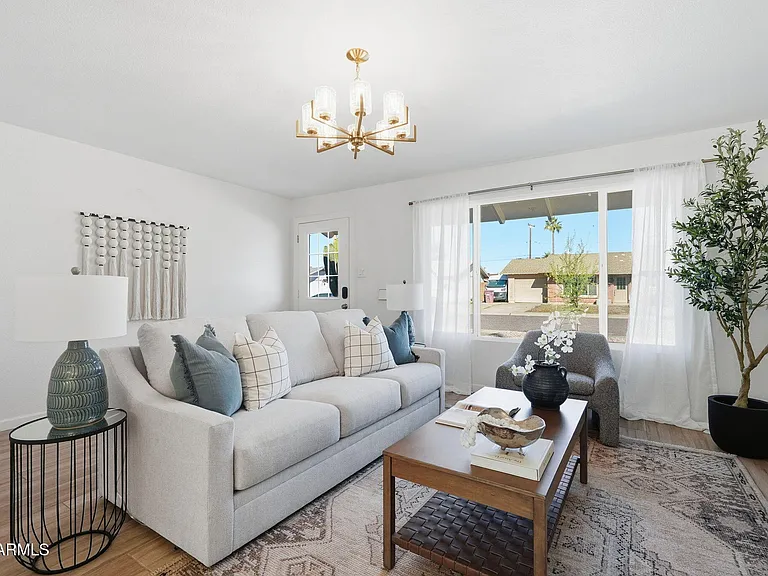 8725 E Coronado Rd — Photo 5