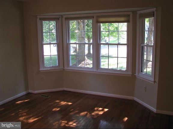 3rd image of 3275 Kinross Cir