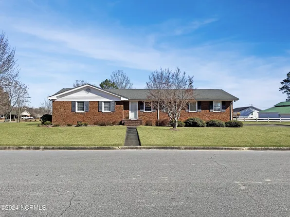 17 Red Robin Drive, Dunn, NC 28334