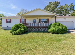 731 E Center Ave, Seymour, MO 65746