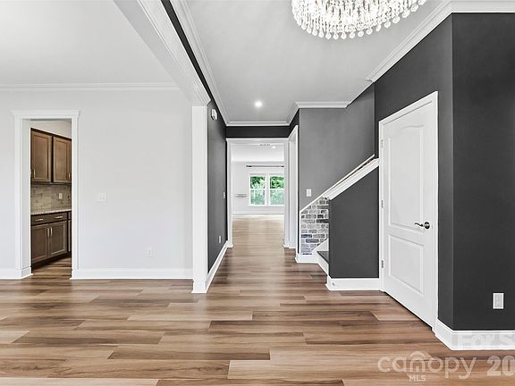 3rd image of 1318 Poppy Way