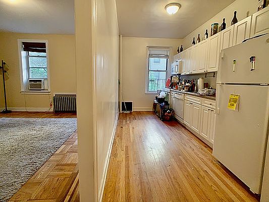4th image of 165 Pinehurst Ave #31