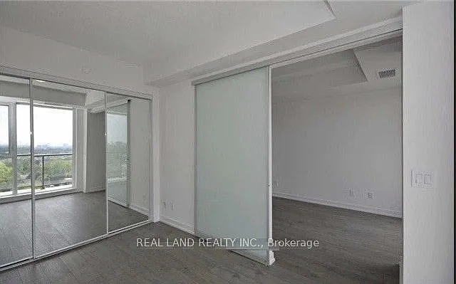 297 College St #1110 — Photo 8