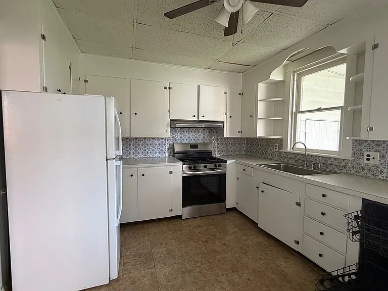 1432 Monroe St — Photo 2