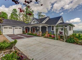 1420 Woodsong Dr, Hendersonville, NC 28791