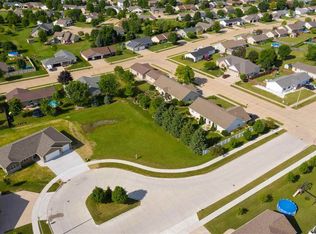 1302 Moon Ridge Ct, Kaukauna, WI 54130