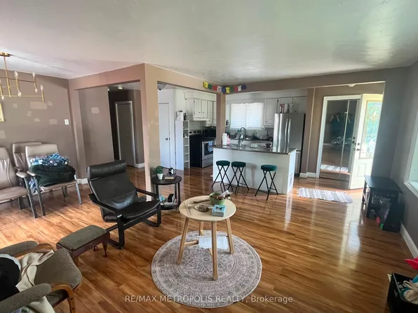 708 Glen Forrest Blvd, Waterloo, ON N2L 4K8
