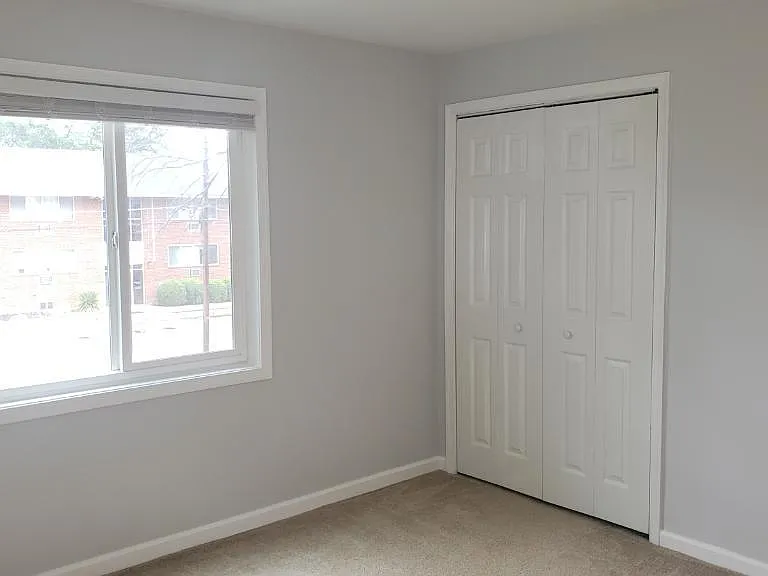 2319 Glendale Ter — Photo 6
