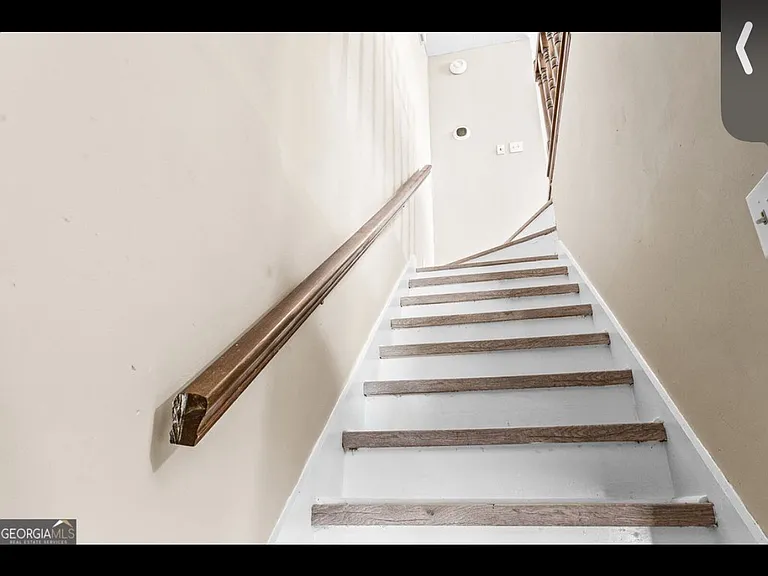 3219 University Ave #9 — Photo 2