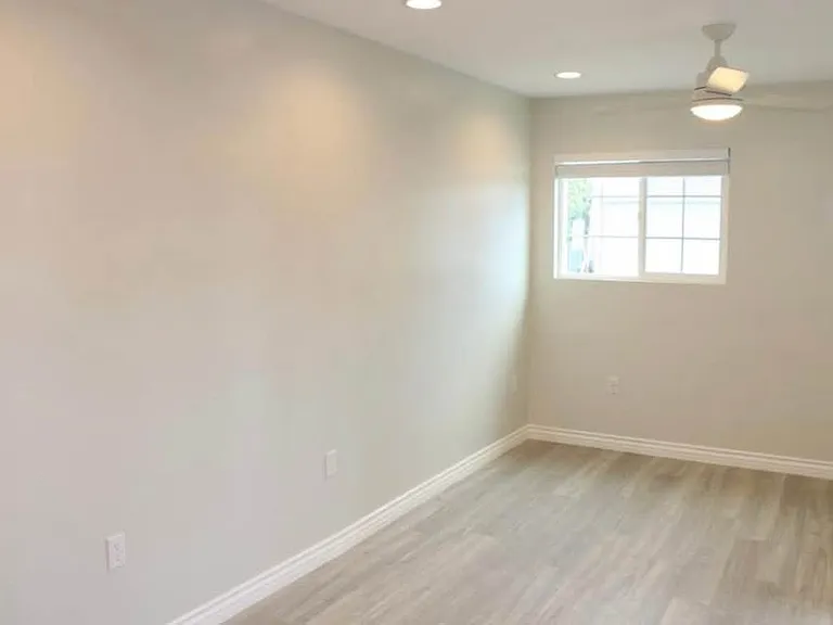640 S Melrose Dr #B — Photo 2