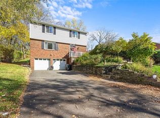 2923 Amy Dr, South Park, PA
