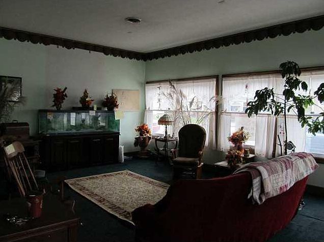 2nd image of 137 N Franklin St