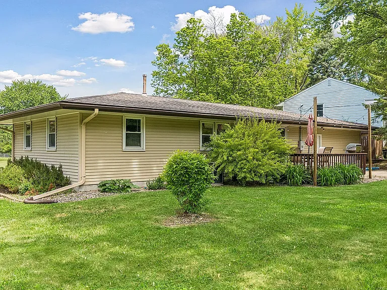 1064 Hackmann Cir NE — Photo 37
