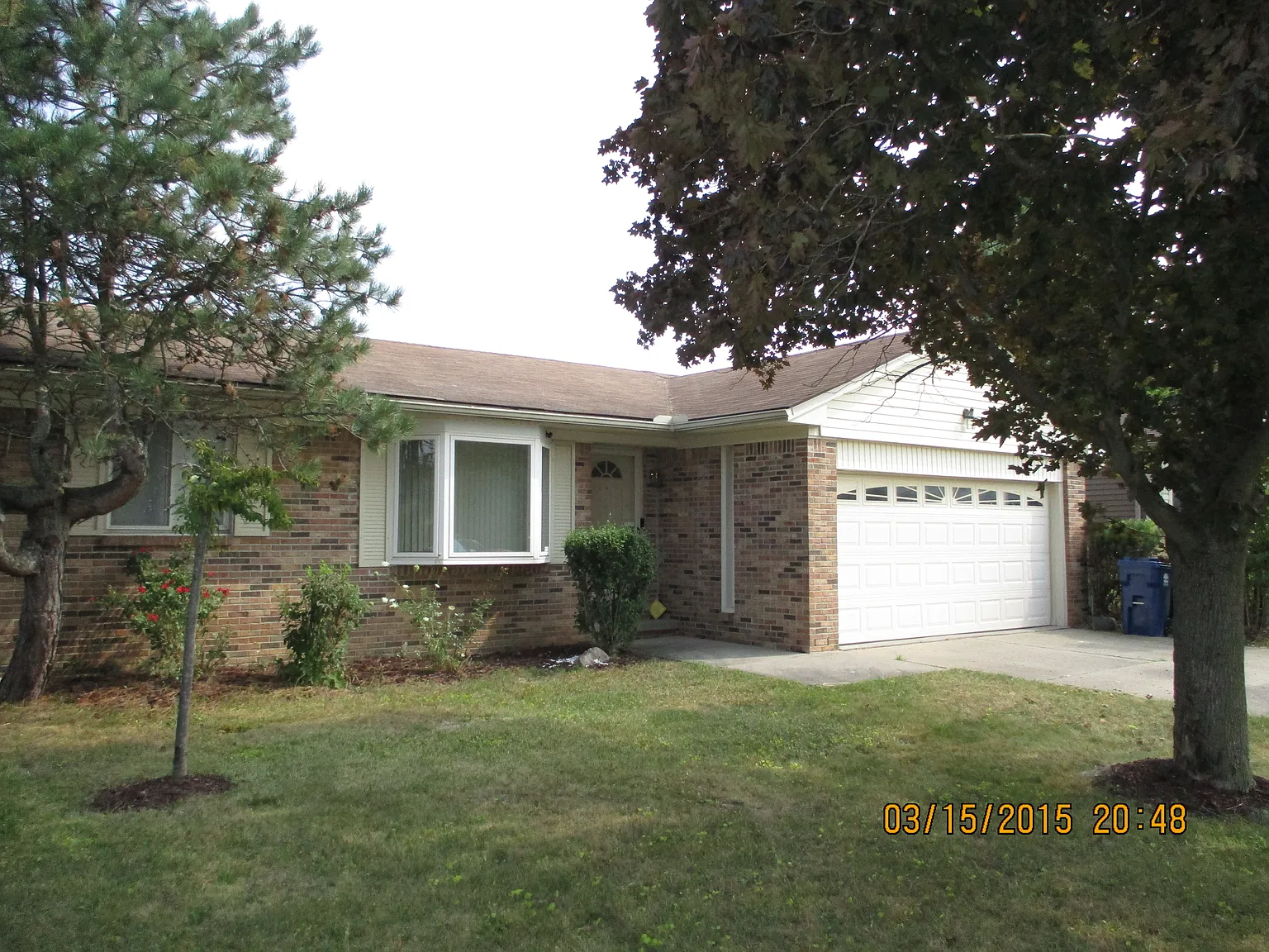 3 bed, 1054 sqft, $2,400 — Photo 2