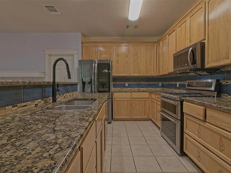 610 Palo Alto Ln — Photo 12