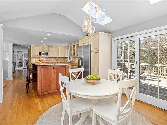 3rd image of 28 Christina Ct