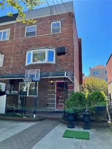 521 Hollywood Avenue, Bronx, NY, 10465