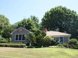 14 Youngs Ln, Setauket, NY 11733