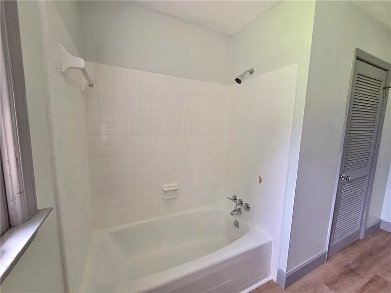 6684 Londonderry Dr — Photo 23