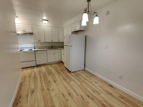 2nd image of 11005 Kittridge St APT 109