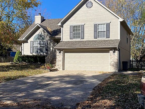 2nd image of 1005 SW Southgate Dr