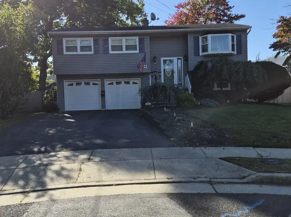 7 Wells Pl, Middlesex, NJ 08846