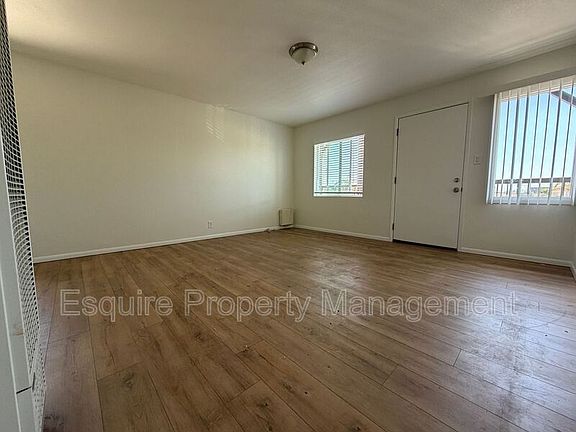 5th image of 327 W Hill St Unit D