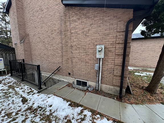 2nd image of 570 Springview Dr #Basement