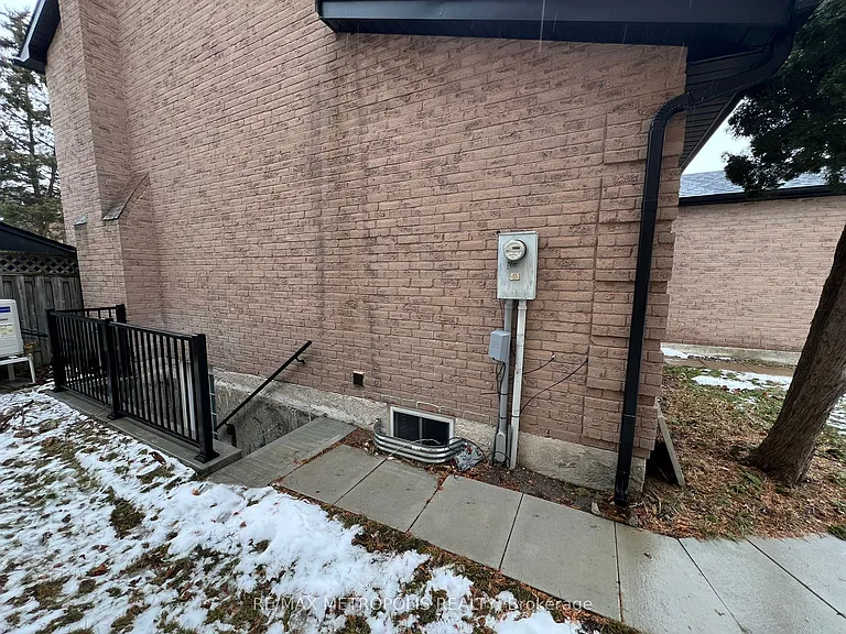570 Springview Dr #BASEMENT — Photo 2