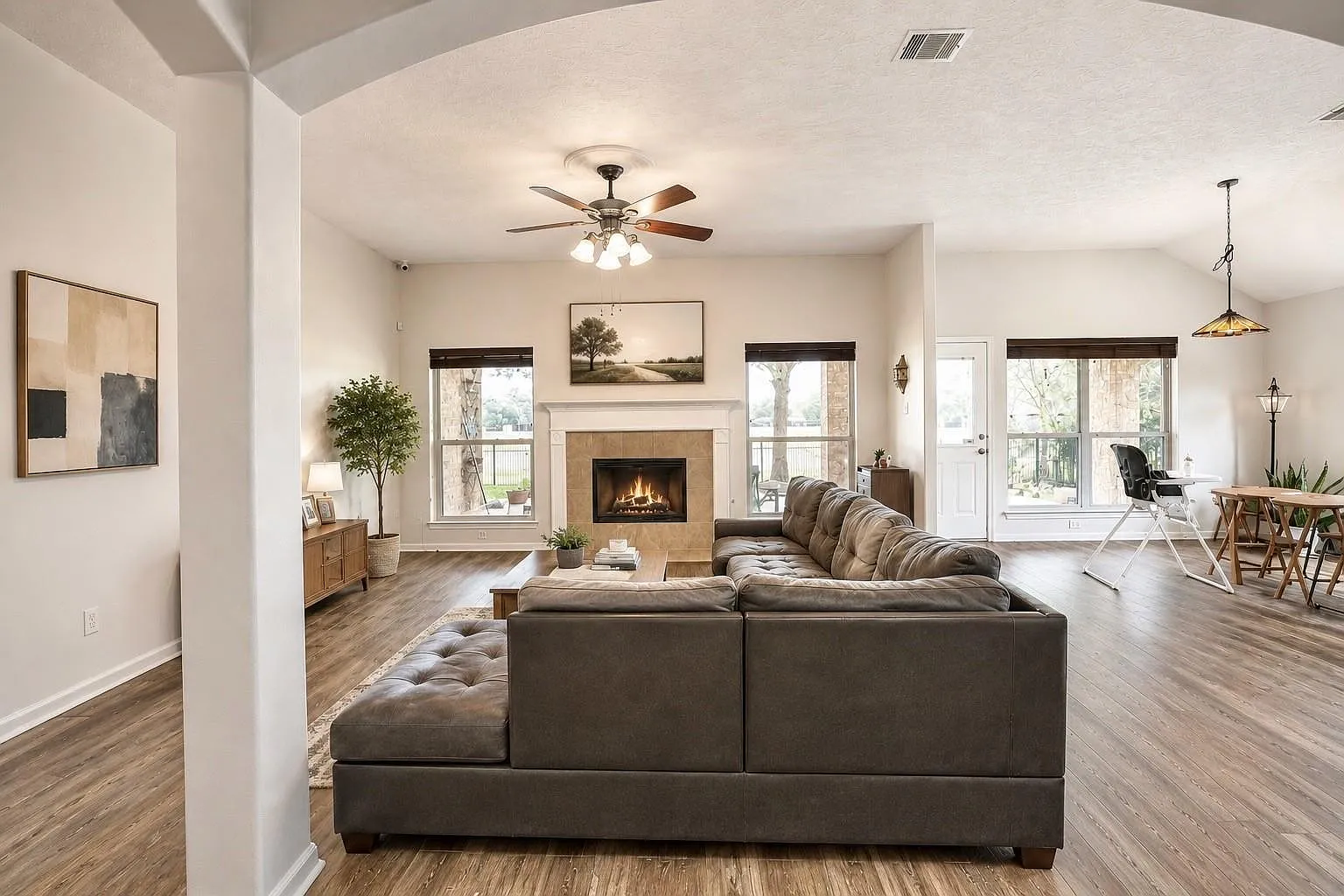 4 bed, 2218 sqft, $2,550 — Photo 4