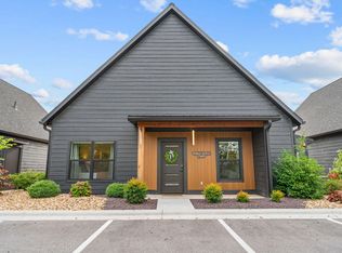 187 Poolside Pass #28, Hollister, MO 65672