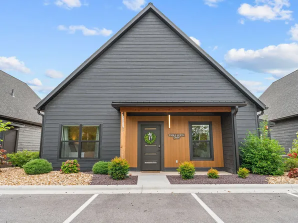 187 Poolside Pass #28, Hollister, MO 65672